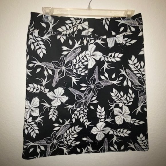 H&M | Skirts | Hm Black White Floral Fully Lined Skirt Size 2 | Poshmark